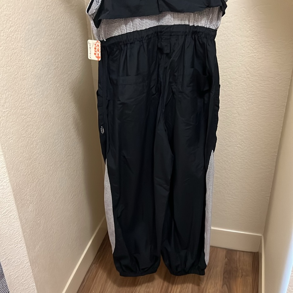 FP Movement Inhale Onesie
NWT
FP Movement by Free People. A482 - Picture 6 of 8